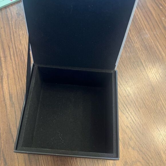 Girl Boss Perfume Box with Floral Design - Picture 2 of 5